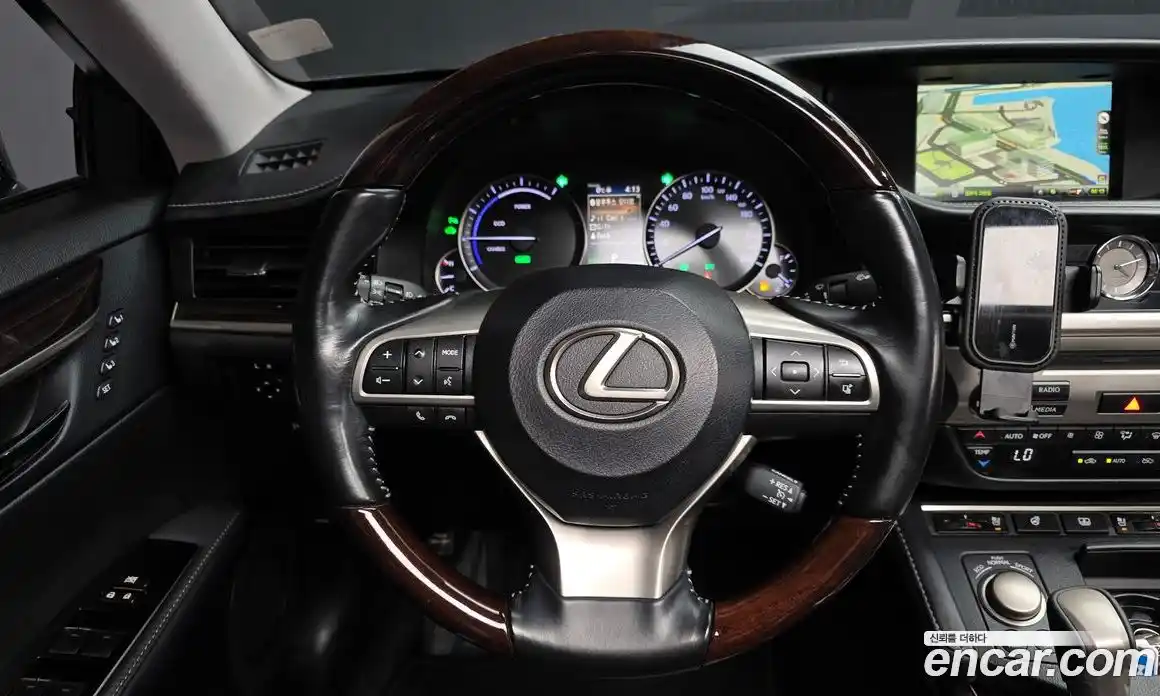 Lexus ES 2018 2.5 Автомат в Москве № 168296, фото 13