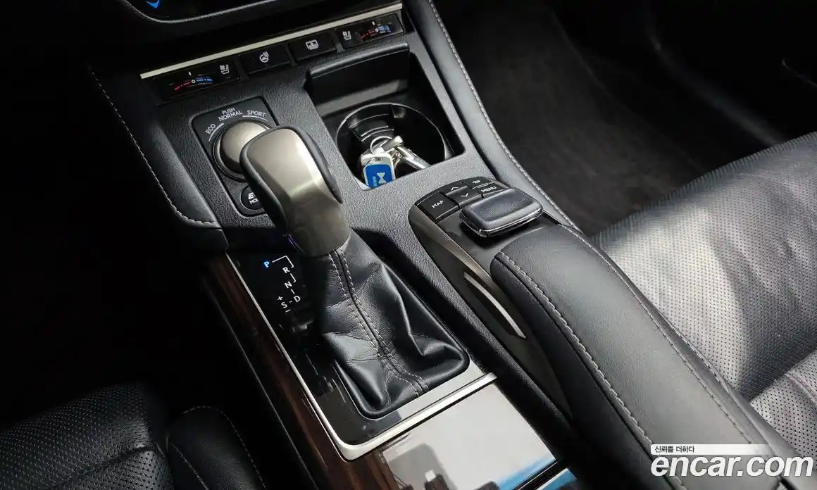 Lexus ES 2018 2.5 Автомат в Москве № 168296, фото 9