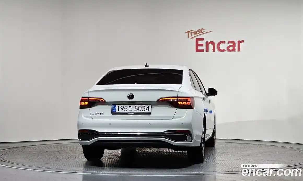 Volkswagen Jetta 2023 1.5 Автомат в Москве № 168401, фото 4