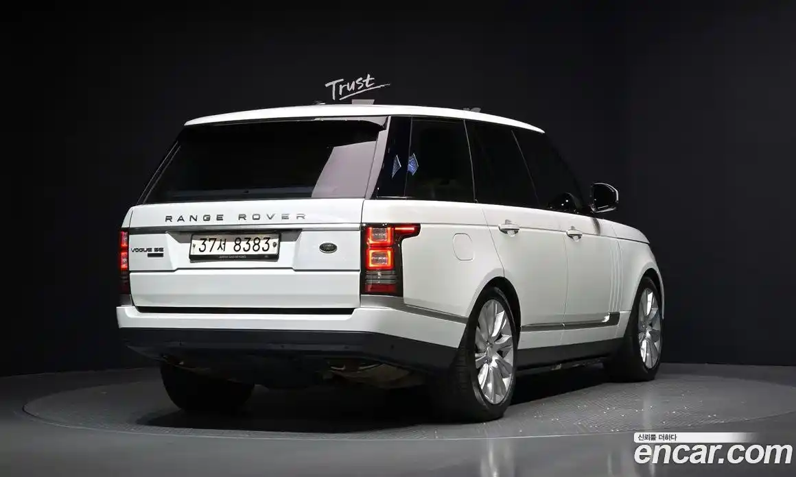 Land Rover Range-Rover 2014 5.0 Автомат в Москве № 198139, фото 2