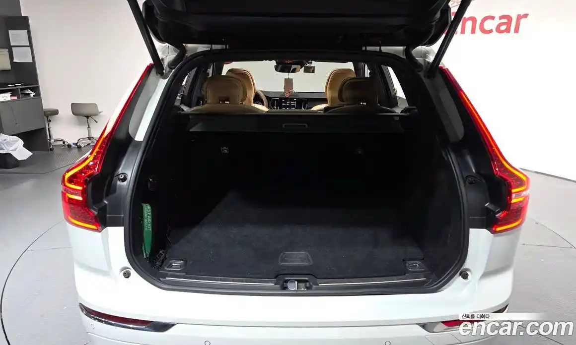 Volvo XC60 2021 2.0 Автомат в Москве № 212800, фото 20