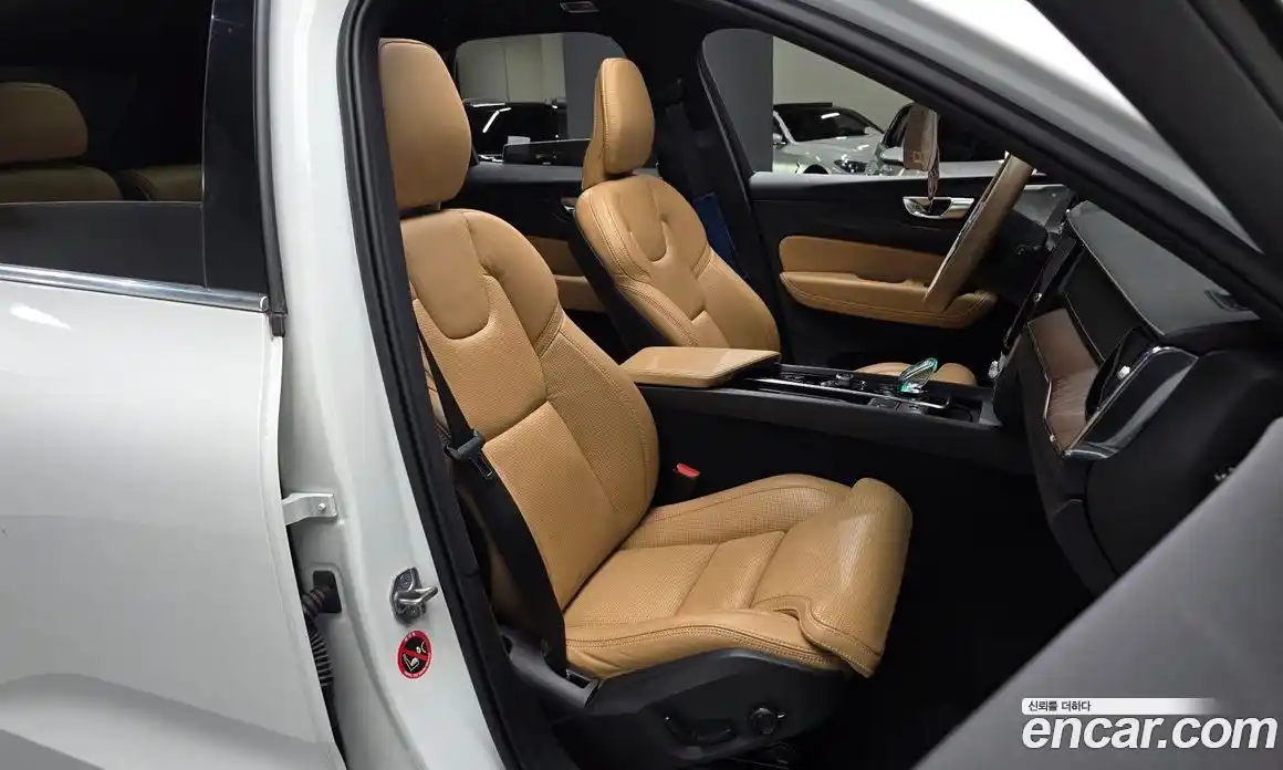 Volvo XC60 2021 2.0 Автомат в Москве № 212800, фото 10