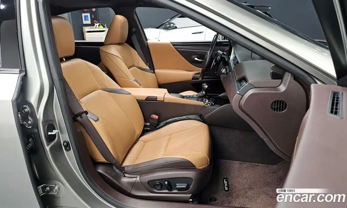 Lexus ES 2021 2.5 Автомат в Москве № 214695, фото 10