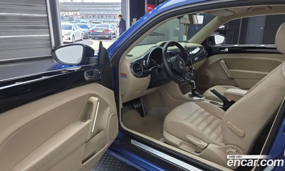 Volkswagen Beatle 2014 2.0 Автомат в Москве № 232184, фото 11