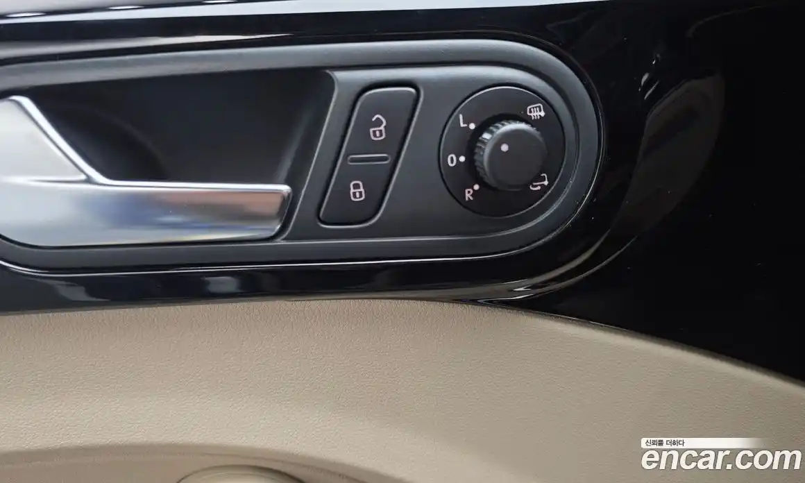 Volkswagen Beatle 2014 2.0 Автомат в Москве № 232184, фото 16