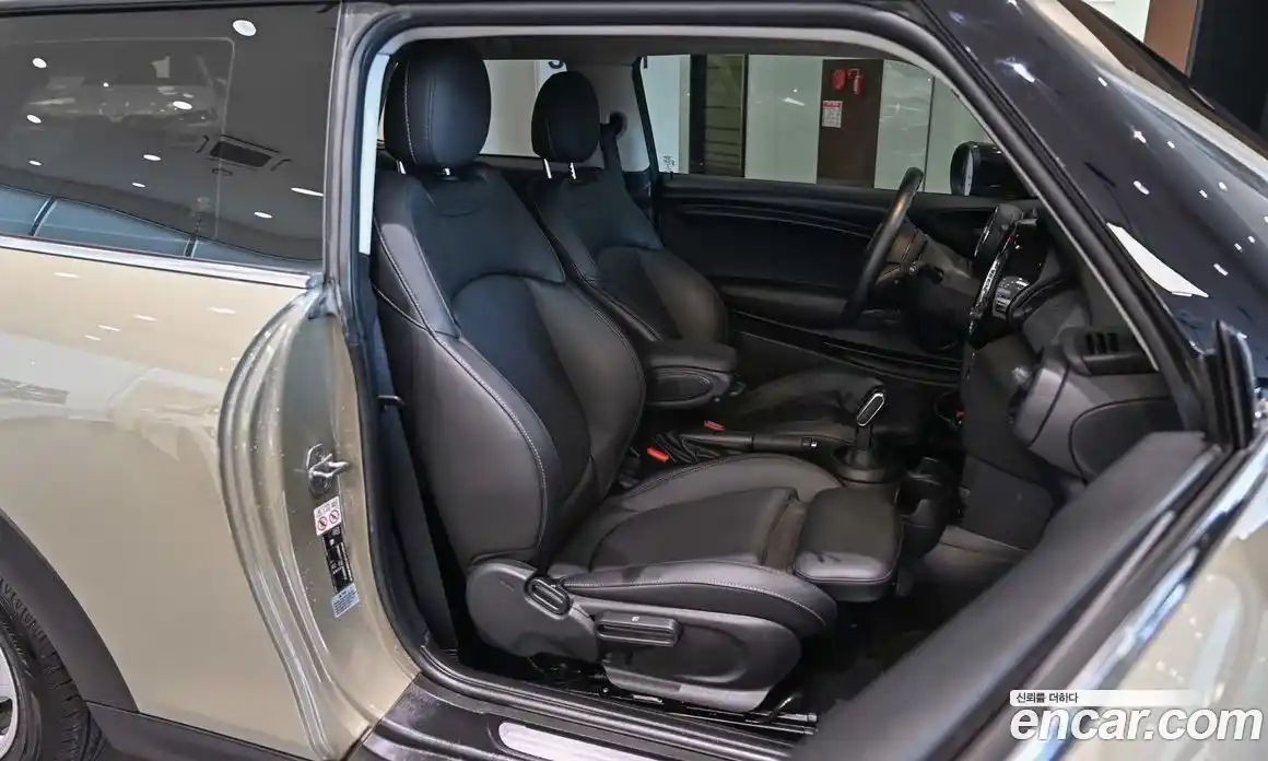 Mini Cooper 2020 1.5 Автомат в Москве № 499391, фото 13