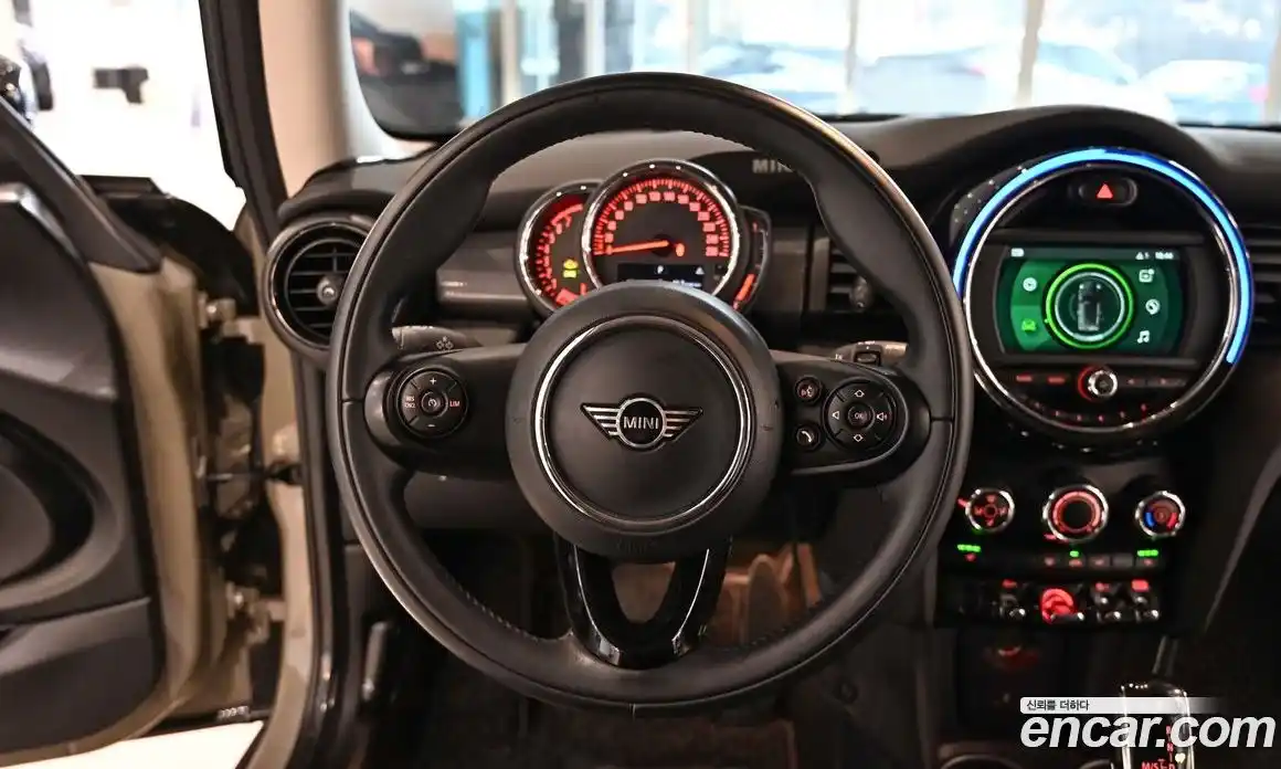 Mini Cooper 2020 1.5 Автомат в Москве № 499391, фото 16