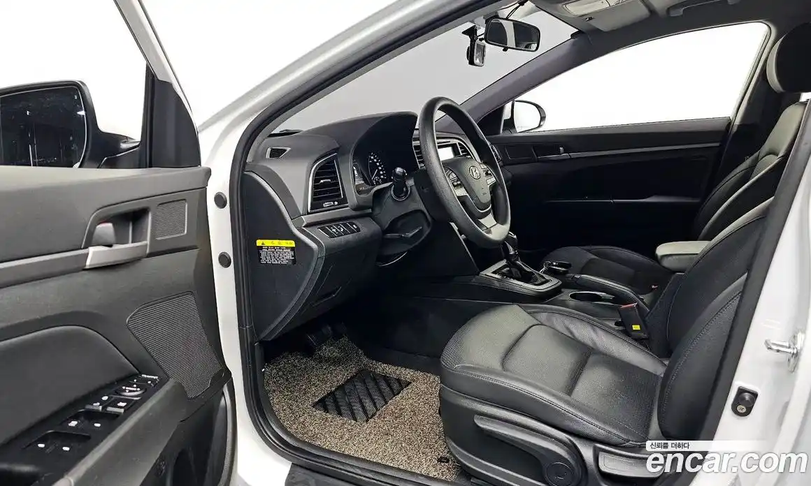 Hyundai Avante 2017 1.6 Автомат в Москве № 583236, фото 11