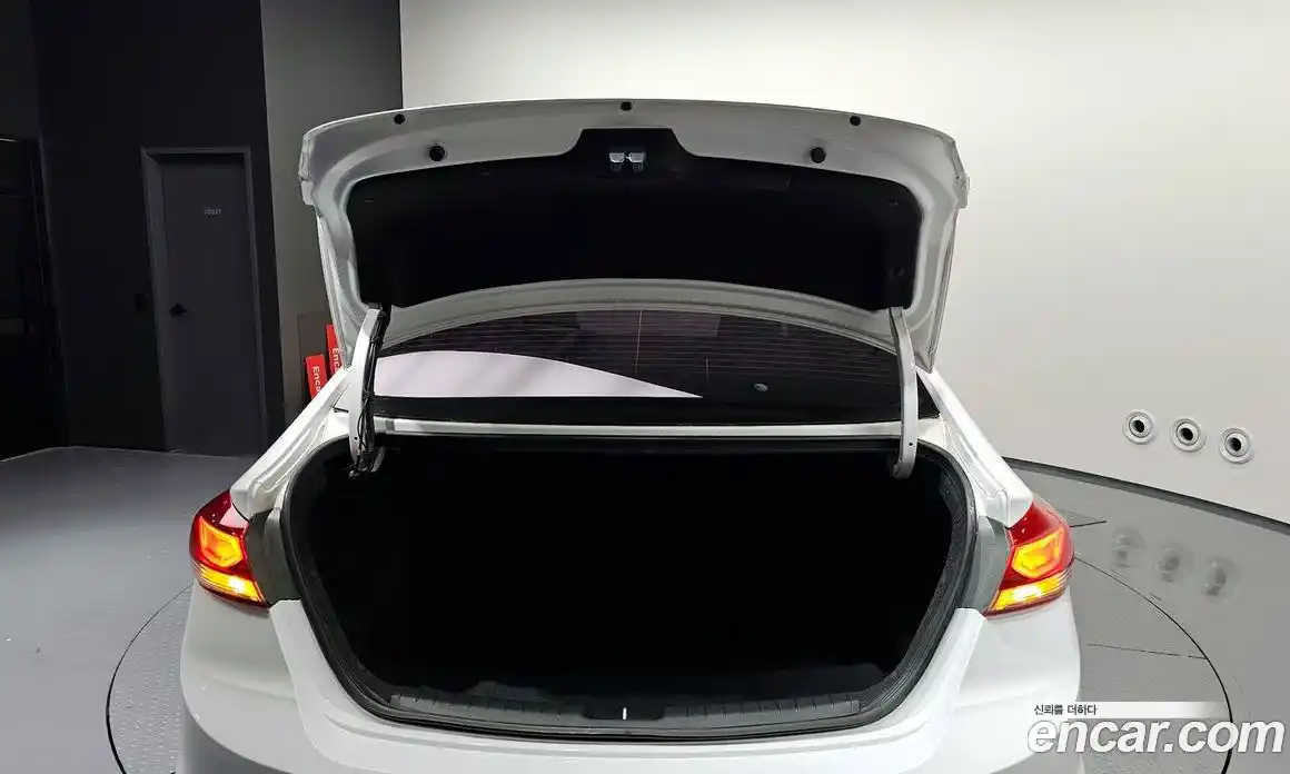 Hyundai Avante 2017 1.6 Автомат в Москве № 583236, фото 20