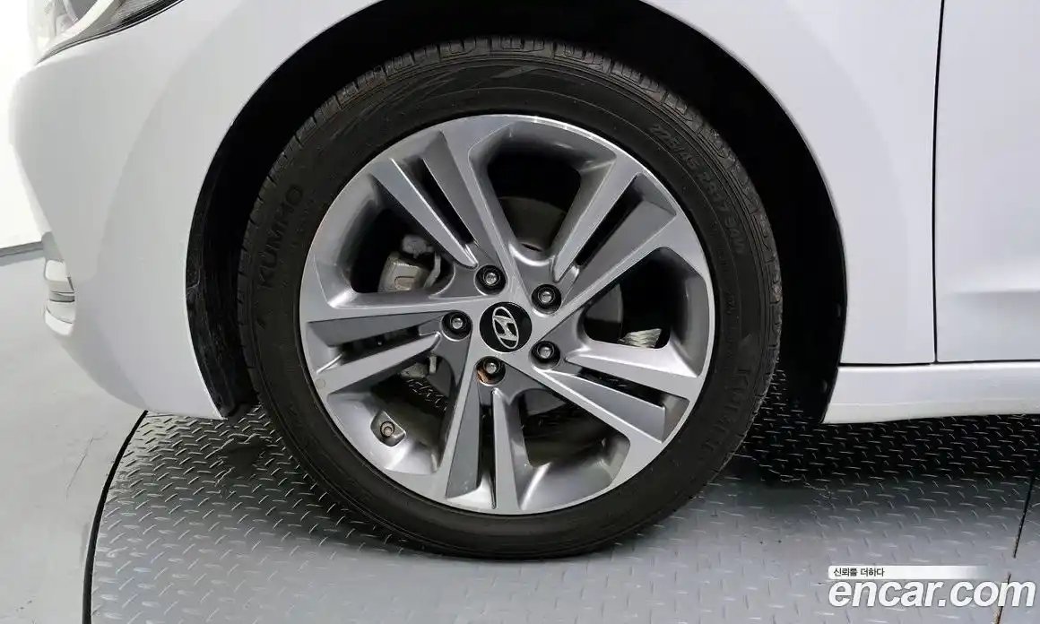 Hyundai Avante 2017 1.6 Автомат в Москве № 583236, фото 5