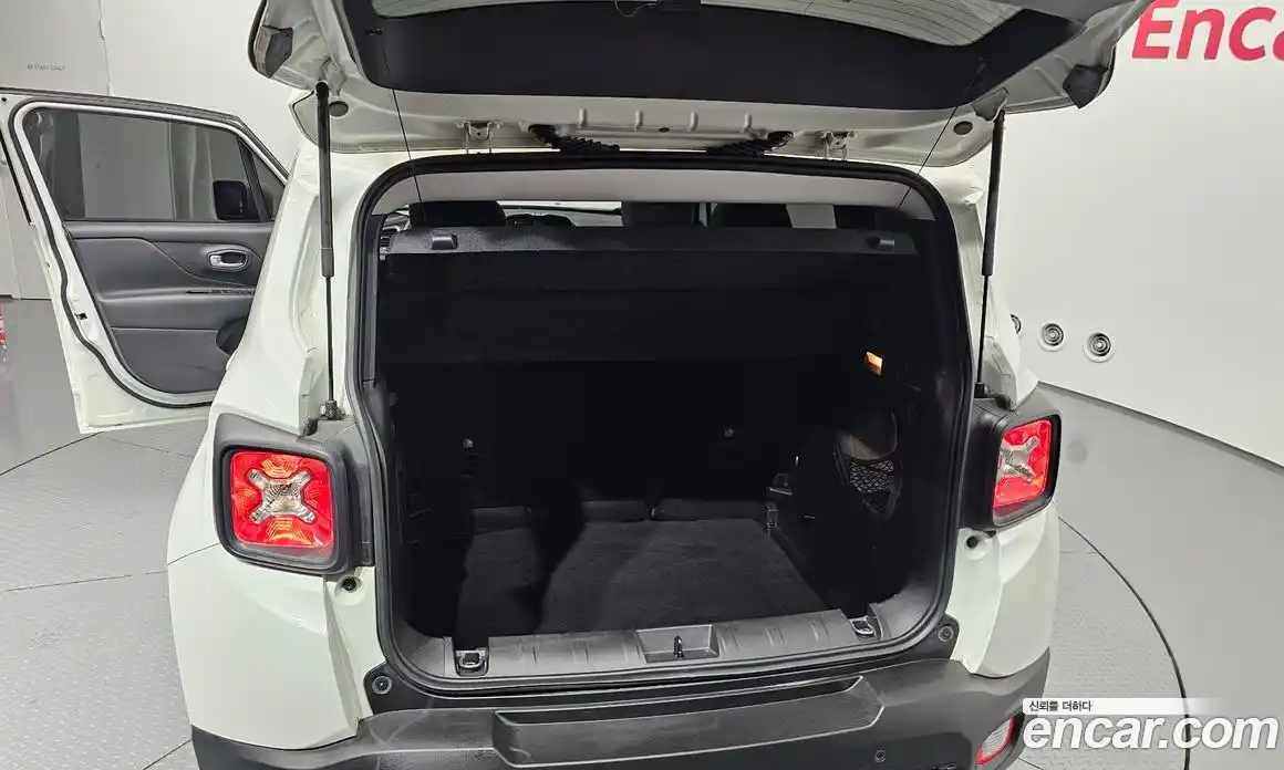 Jeep Renegade 2017 2.4 Автомат в Москве № 584233, фото 20