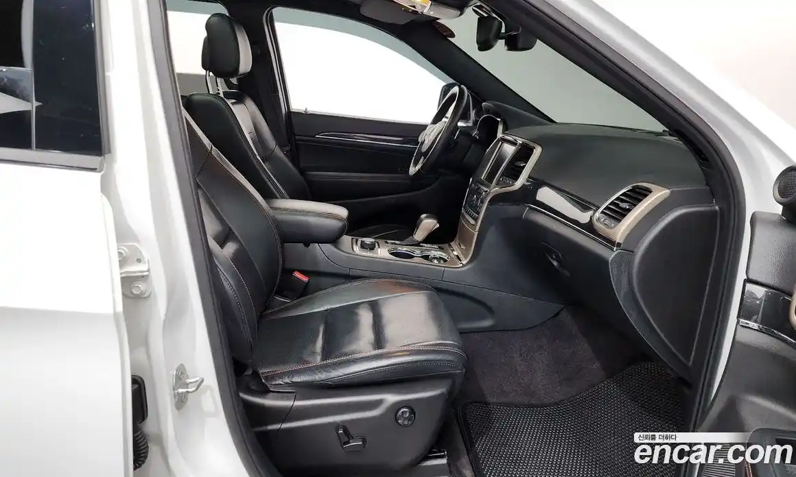 Jeep Cherokee 2016 3.0 Автомат в Москве № 584418, фото 11