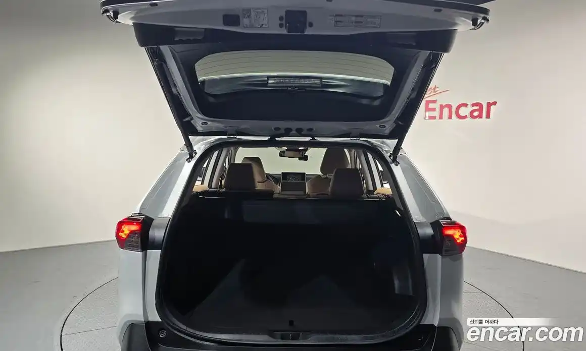 Toyota RAV4 2024 2.5 Автомат в Москве № 584590, фото 20