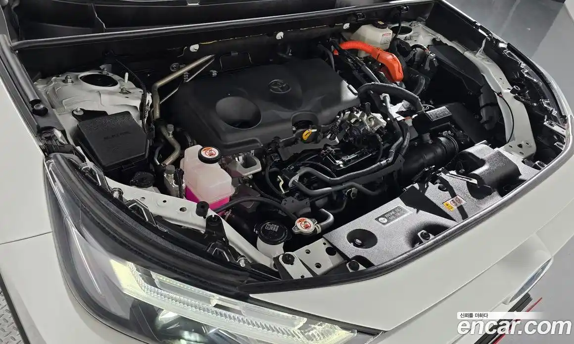 Toyota RAV4 2024 2.5 Автомат в Москве № 584590, фото 6