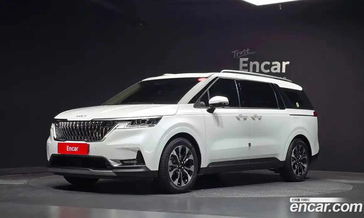 Kia Canival 2023 3.5 Автомат в Москве № 587636, фото 1