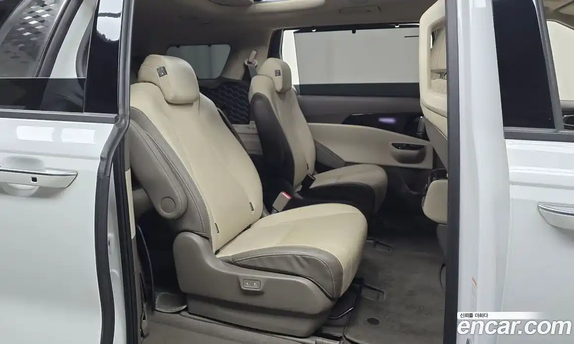 Kia Canival 2023 3.5 Автомат в Москве № 587636, фото 12