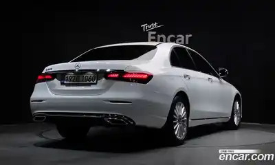 Mercedes-Benz E-Class 2022 2.0 Автомат в Москве № 591949, миниатюра 2
