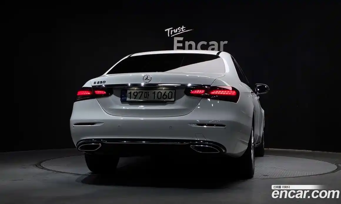 Mercedes-Benz E-Class 2022 2.0 Автомат в Москве № 591949, фото 4