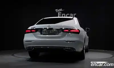 Mercedes-Benz E-Class 2022 2.0 Автомат в Москве № 591949, миниатюра 4