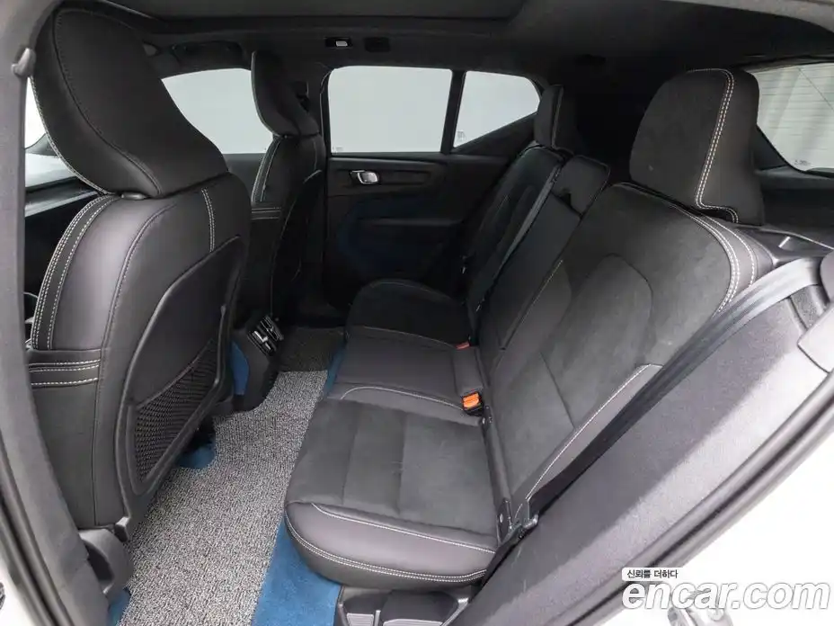 Volvo XC40 2024 Автомат в Москве № 593864, фото 11