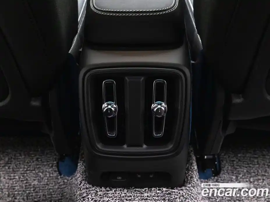 Volvo XC40 2024 Автомат в Москве № 593864, фото 12