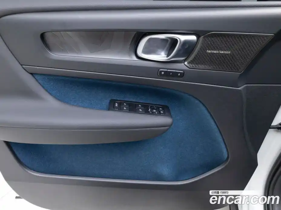 Volvo XC40 2024 Автомат в Москве № 593864, фото 13