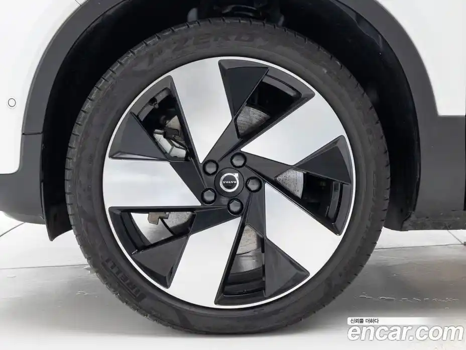 Volvo XC40 2024 Автомат в Москве № 593864, фото 5