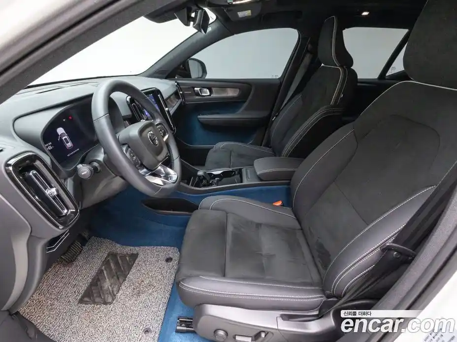 Volvo XC40 2024 Автомат в Москве № 593864, фото 10