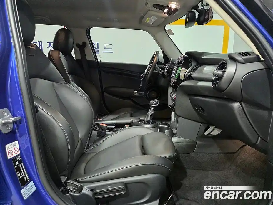 Mini Cooper 2019 1.5 Автомат в Москве № 595179, фото 17