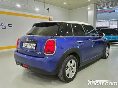 Mini Cooper 2019 1.5 Автомат в Москве № 595179, миниатюра 3