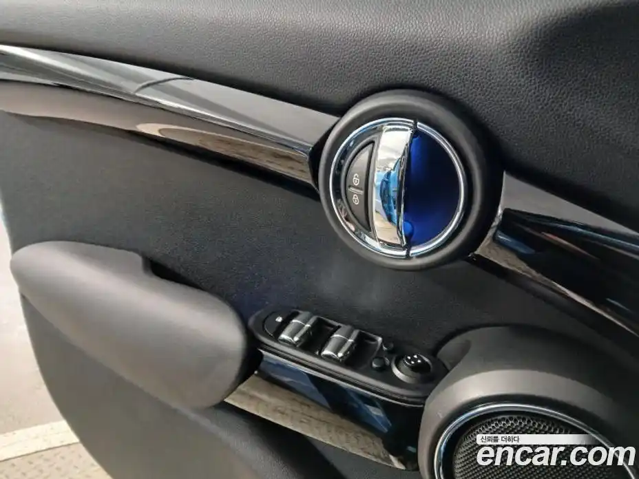 Mini Cooper 2015 2.0 Автомат в Москве № 595334, фото 11