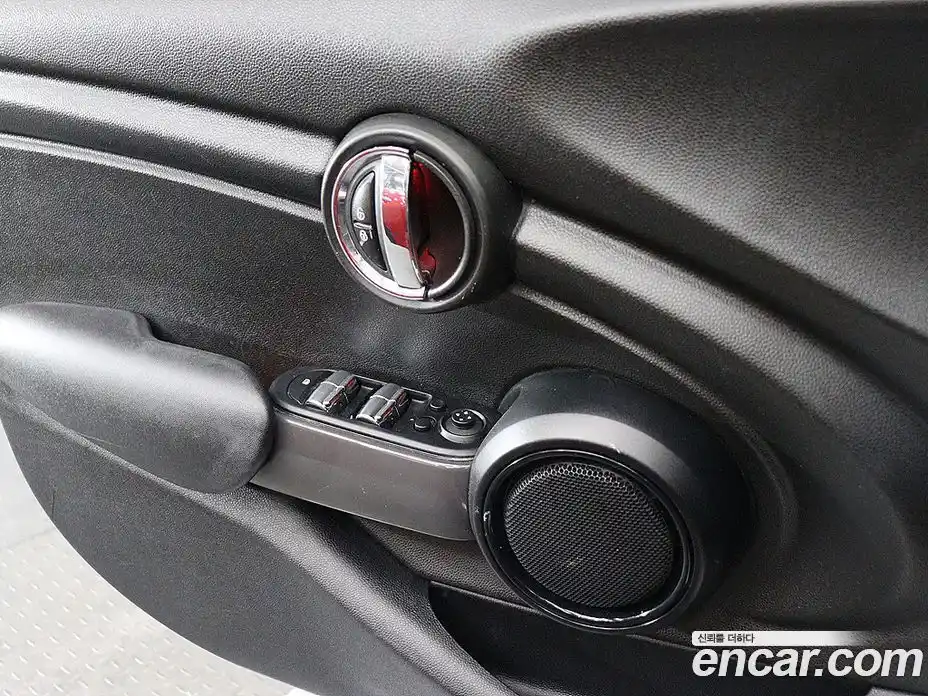 Mini Cooper 2015 1.5 Автомат в Москве № 595349, фото 14