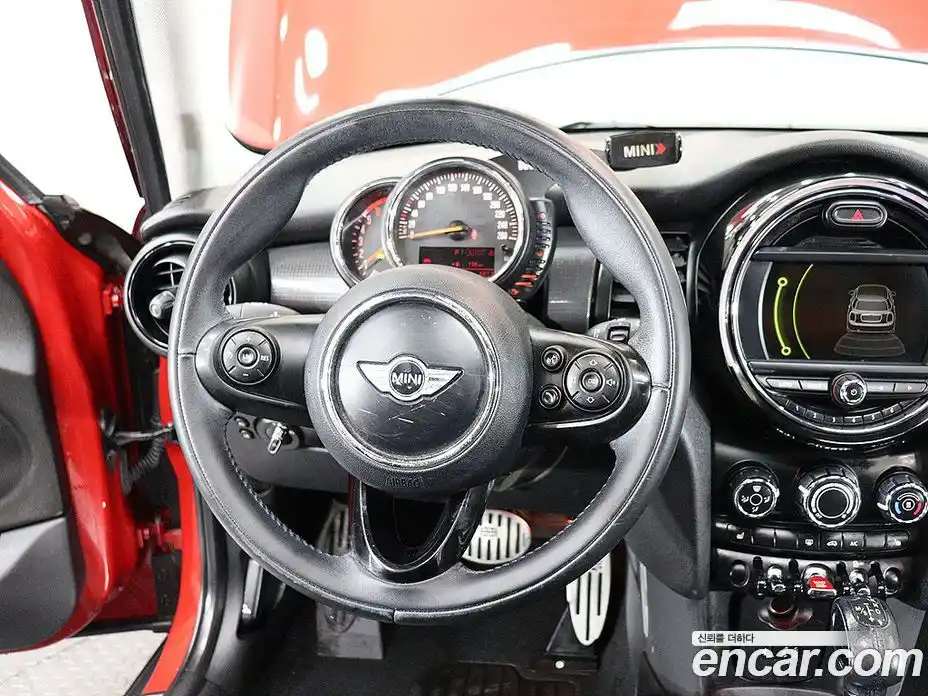 Mini Cooper 2015 1.5 Автомат в Москве № 595349, фото 17