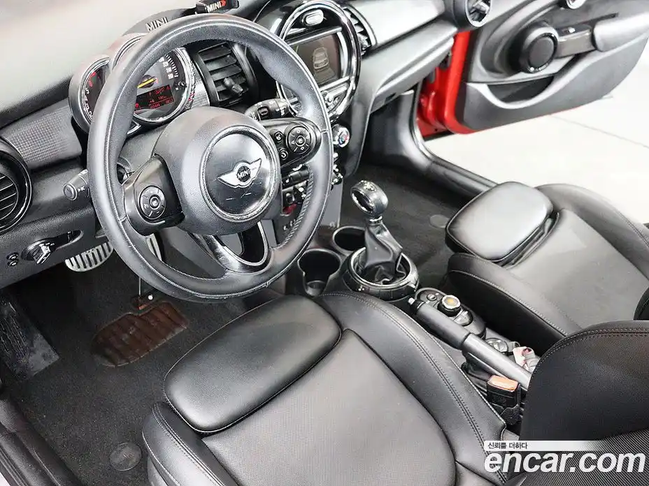 Mini Cooper 2015 1.5 Автомат в Москве № 595349, фото 19