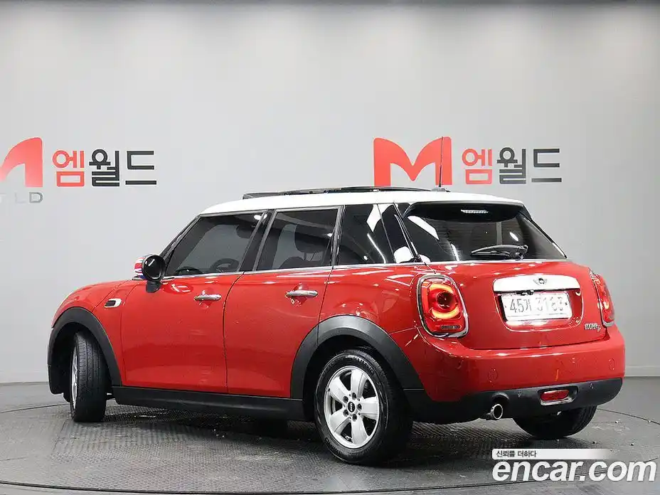 Mini Cooper 2015 1.5 Автомат в Москве № 595349, фото 4