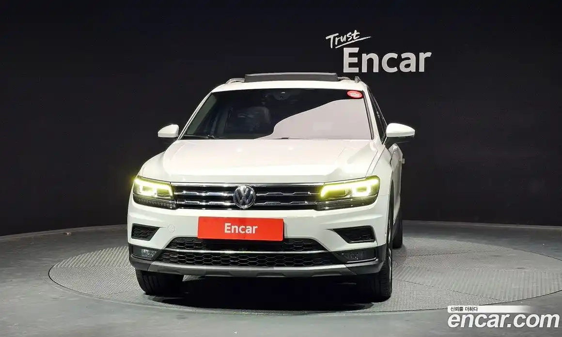 Volkswagen Tiguan 2020 2.0 Автомат в Москве № 595754, фото 3