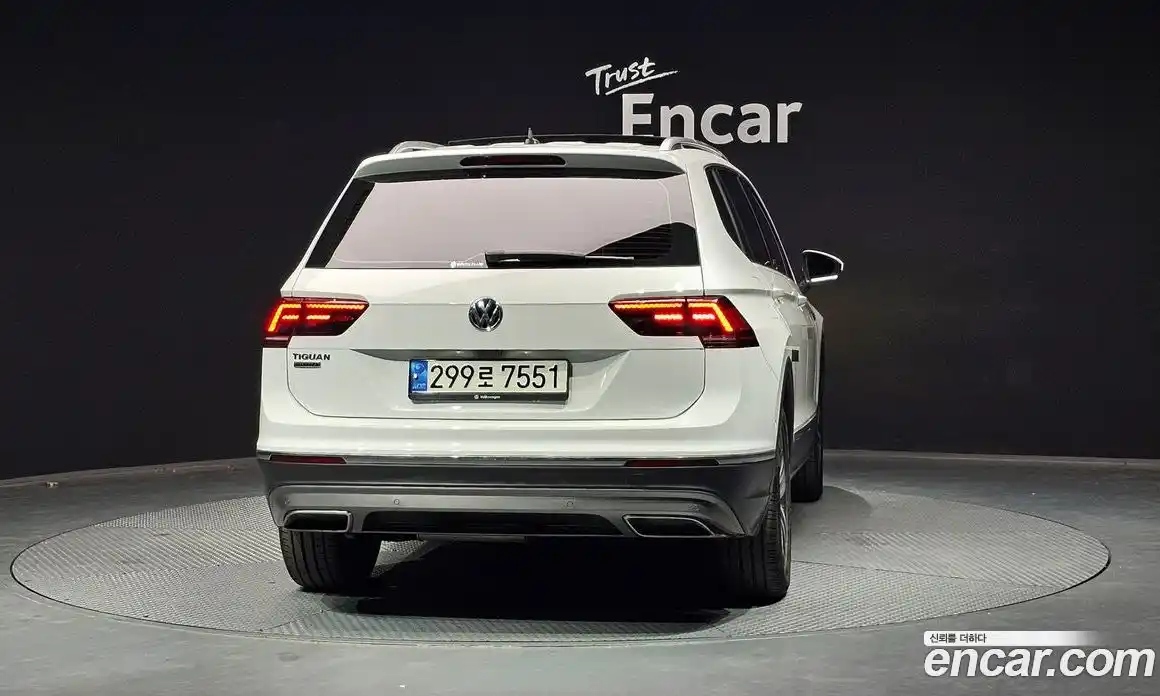 Volkswagen Tiguan 2020 2.0 Автомат в Москве № 595754, фото 4