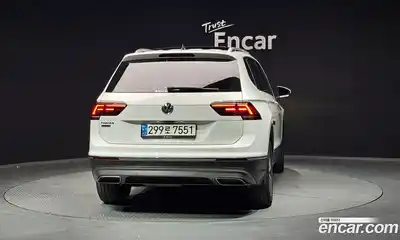 Volkswagen Tiguan 2020 2.0 Автомат в Москве № 595754, миниатюра 4