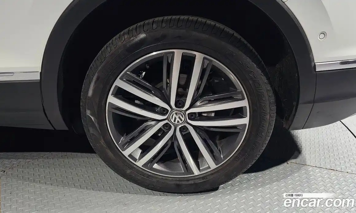 Volkswagen Tiguan 2020 2.0 Автомат в Москве № 595754, фото 5