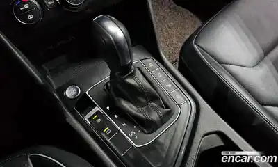 Volkswagen Tiguan 2020 2.0 Автомат в Москве № 595754, миниатюра 9