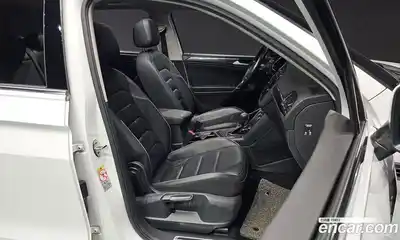 Volkswagen Tiguan 2020 2.0 Автомат в Москве № 595754, миниатюра 10