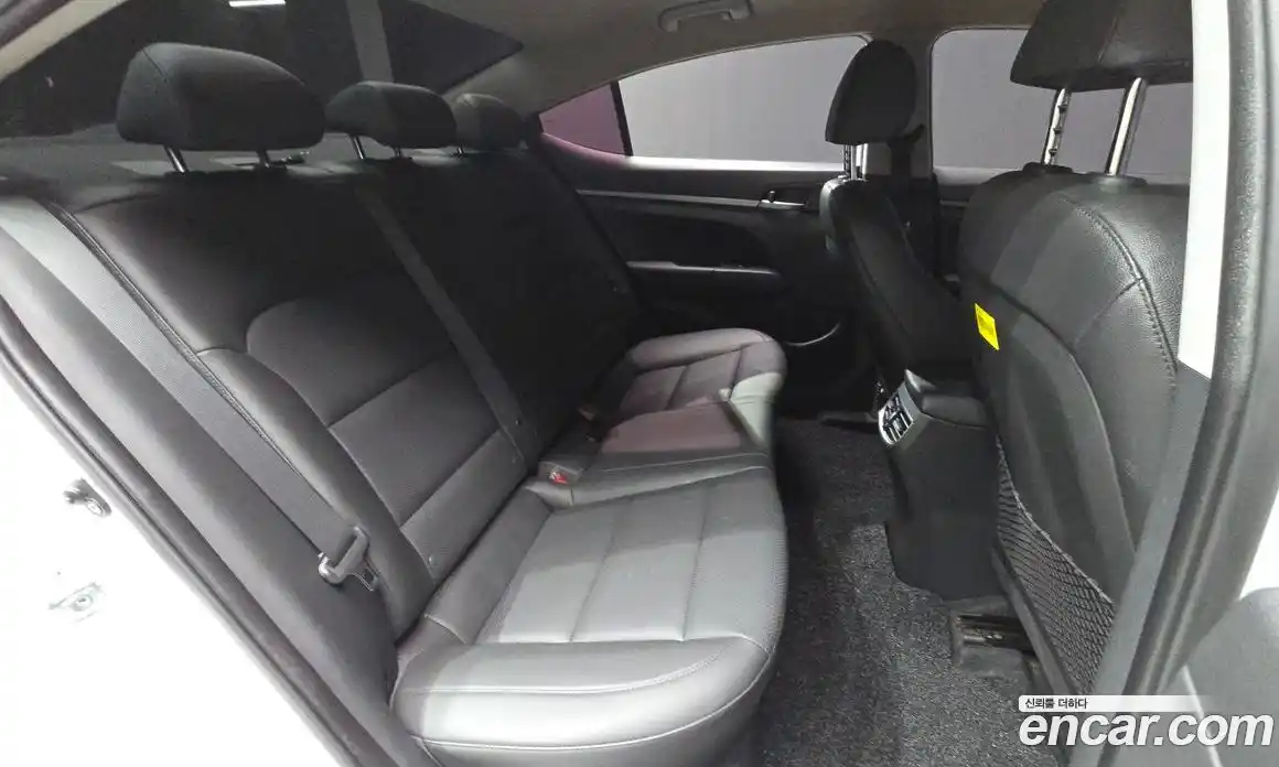 Hyundai Avante 2016 1.6 Автомат в Москве № 607882, фото 12