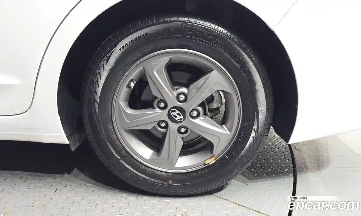 Hyundai Avante 2016 1.6 Автомат в Москве № 607882, фото 5