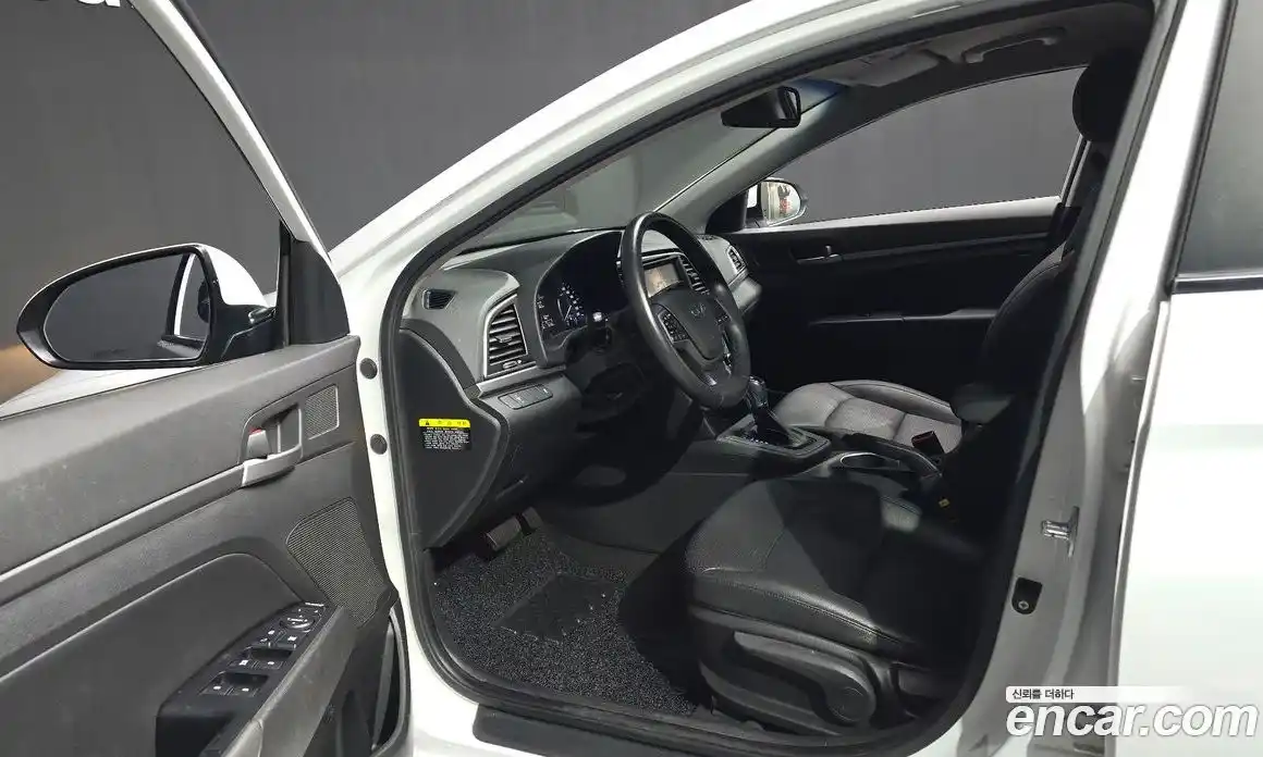 Hyundai Avante 2016 1.6 Автомат в Москве № 607882, фото 10