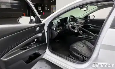 Hyundai Avante 2023 1.6 Автомат в Москве № 609078, миниатюра 11