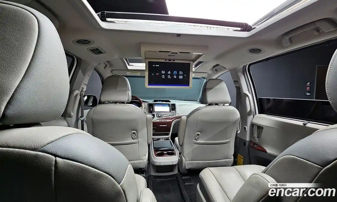 Toyota Sienna 2014 3.5 Автомат в Москве № 609806, фото 18