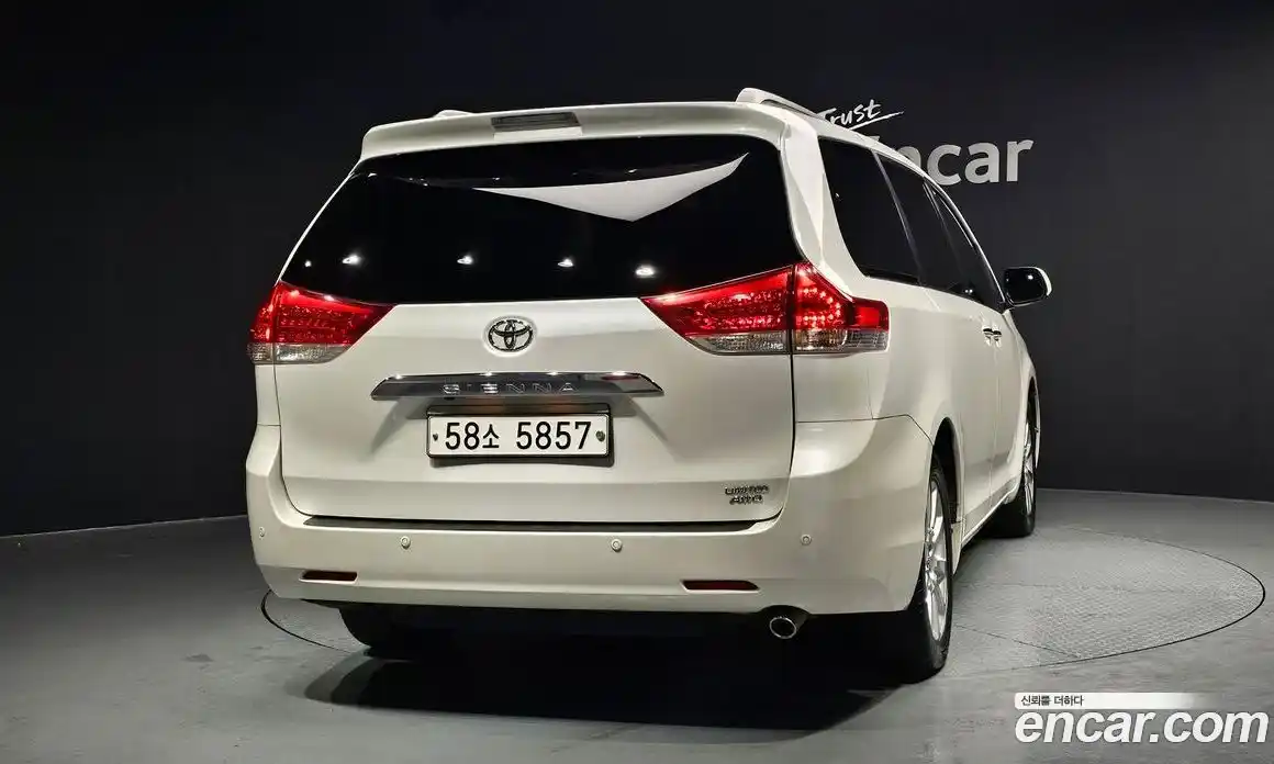 Toyota Sienna 2014 3.5 Автомат в Москве № 609806, фото 4