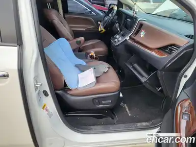 Toyota Sienna 2017 3.5 Автомат в Москве № 609937, миниатюра 11