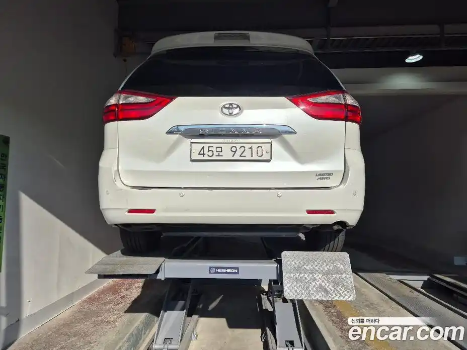 Toyota Sienna 2017 3.5 Автомат в Москве № 609937, фото 19