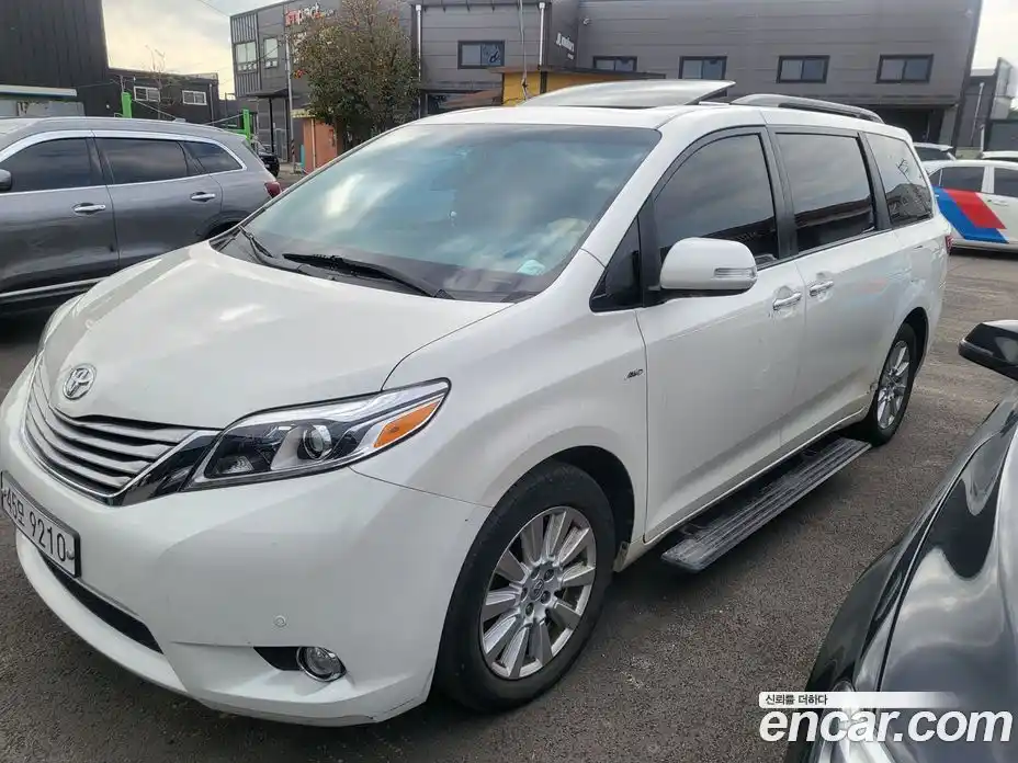 Toyota Sienna 2017 3.5 Автомат в Москве № 609937, фото 20